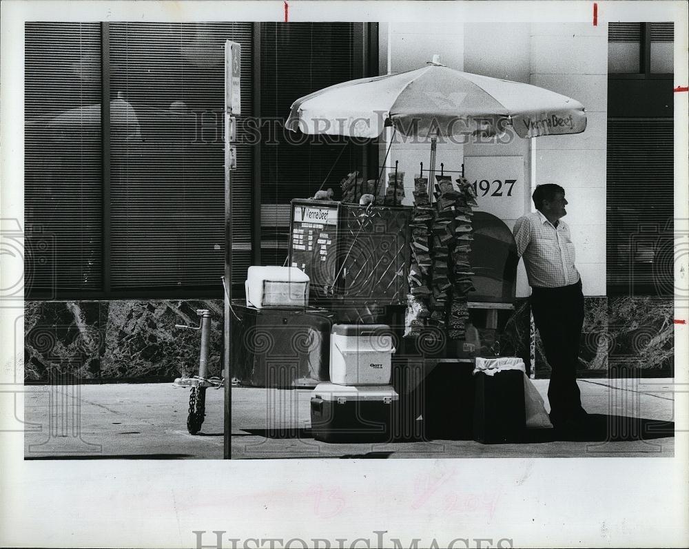 1986 Press Photo Hot dog stand in St Petersburg, ZFlorida - RSL96979 - Historic Images