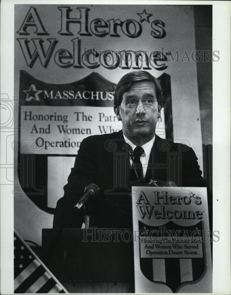 1991 Press Photo Governor Wells Donating A Check At Program Event - RSL43371 - Historic Images