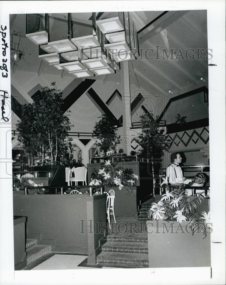 1983 Press Photo Spoto&#39;s in Loeehmann&#39;s Plaza - RSL64847 - Historic Images