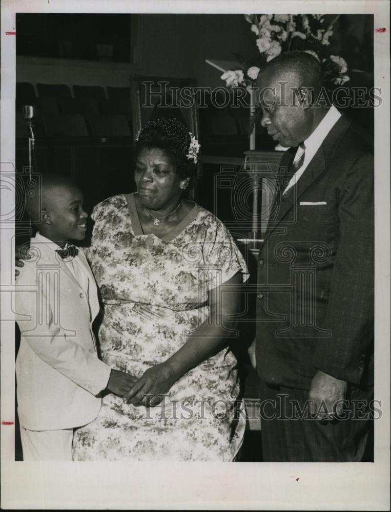 1962 Press Photo Sim Williams &amp; Wife Katie with Their Foster Son Rudolph Gaskin - Historic Images