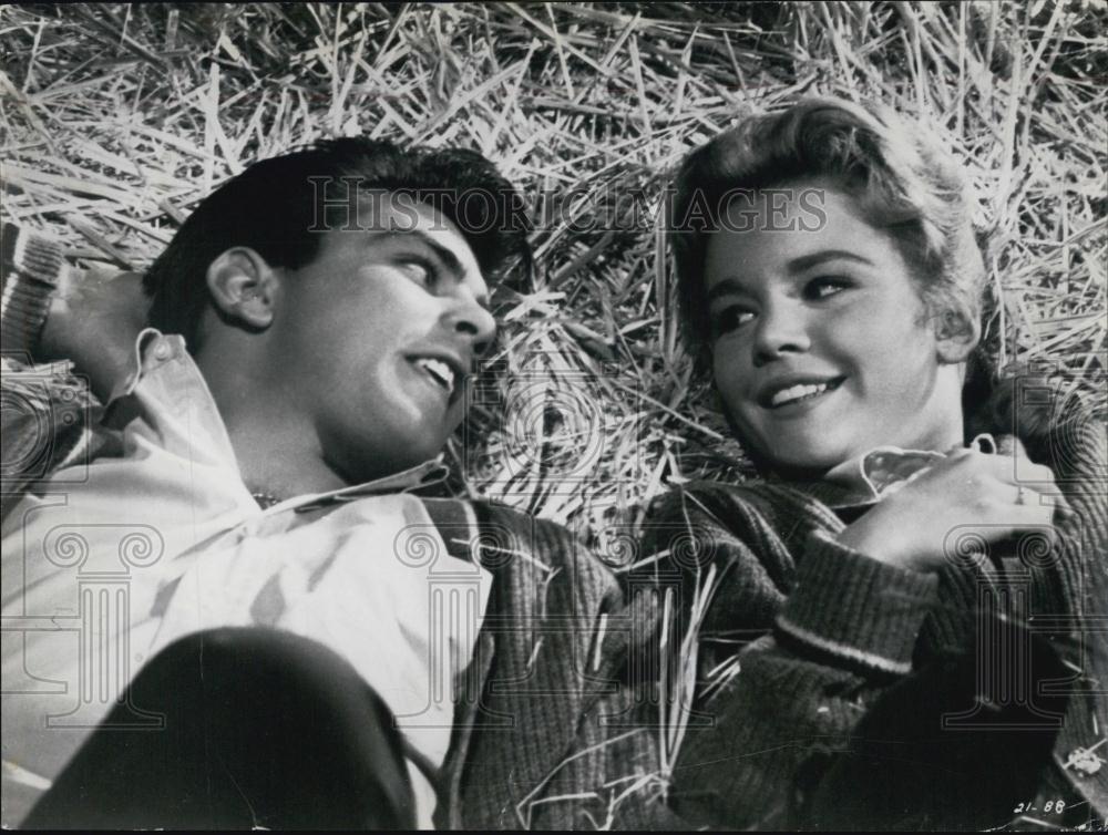 1968 Press Photo Actress Tuesday Weld on movie set with male actor - RSL00771 - Historic Images