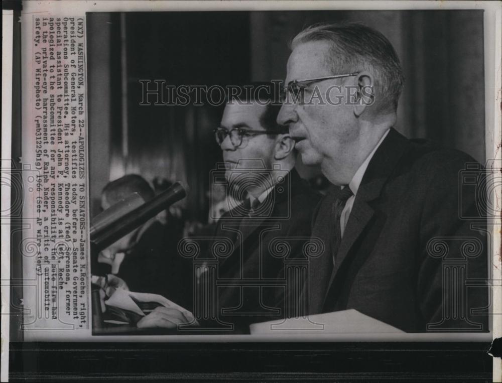1966 Press Photo President Of GMC James Roche With Attorney &amp; Senators - Historic Images