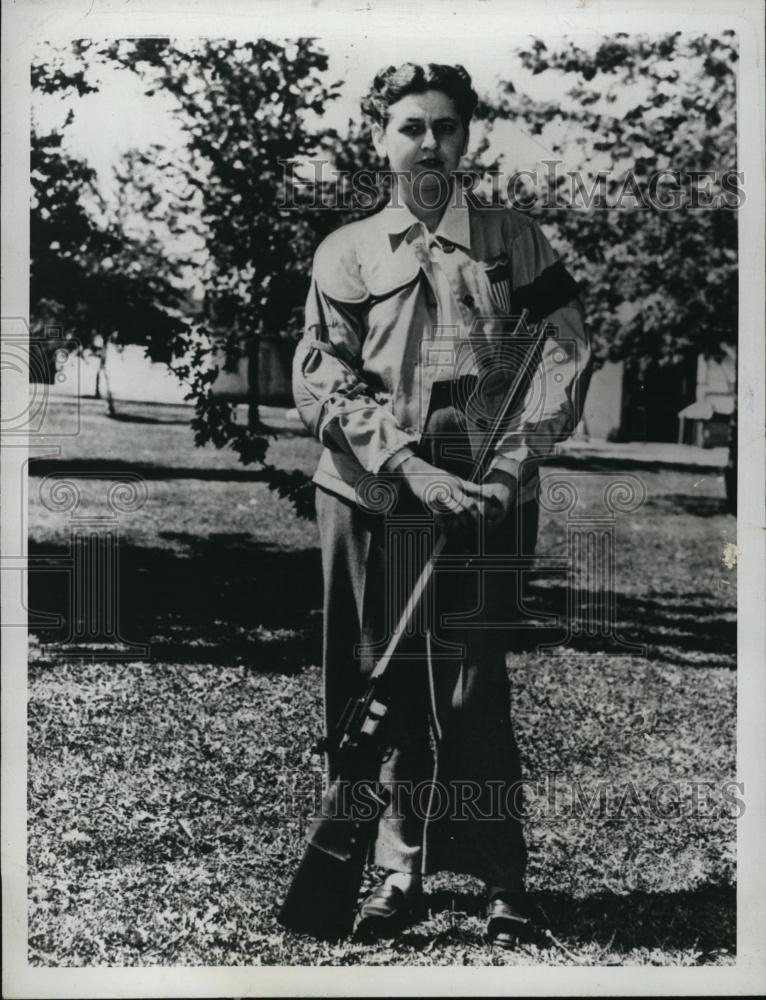 1949 Press Photo Mrs Adelaide McCord National Women&#39;s Rifles Champion - Historic Images