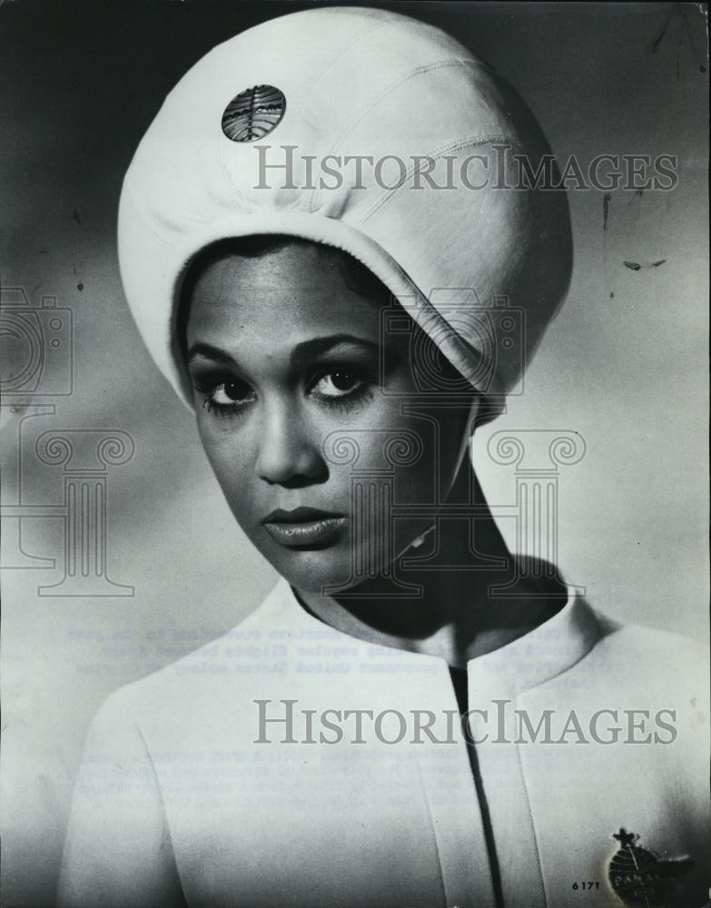 1968 Press Photo 2001 Space Odyssey Film Stewardess Actress Edwina Carroll - Historic Images