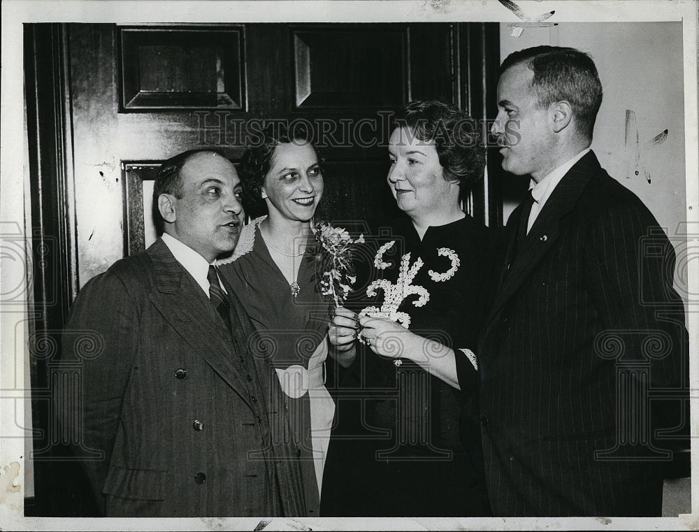 1940 Press Photo Author F Van Wyck Mason of &quot;Stars of the Sea&quot; - RSL90323 - Historic Images