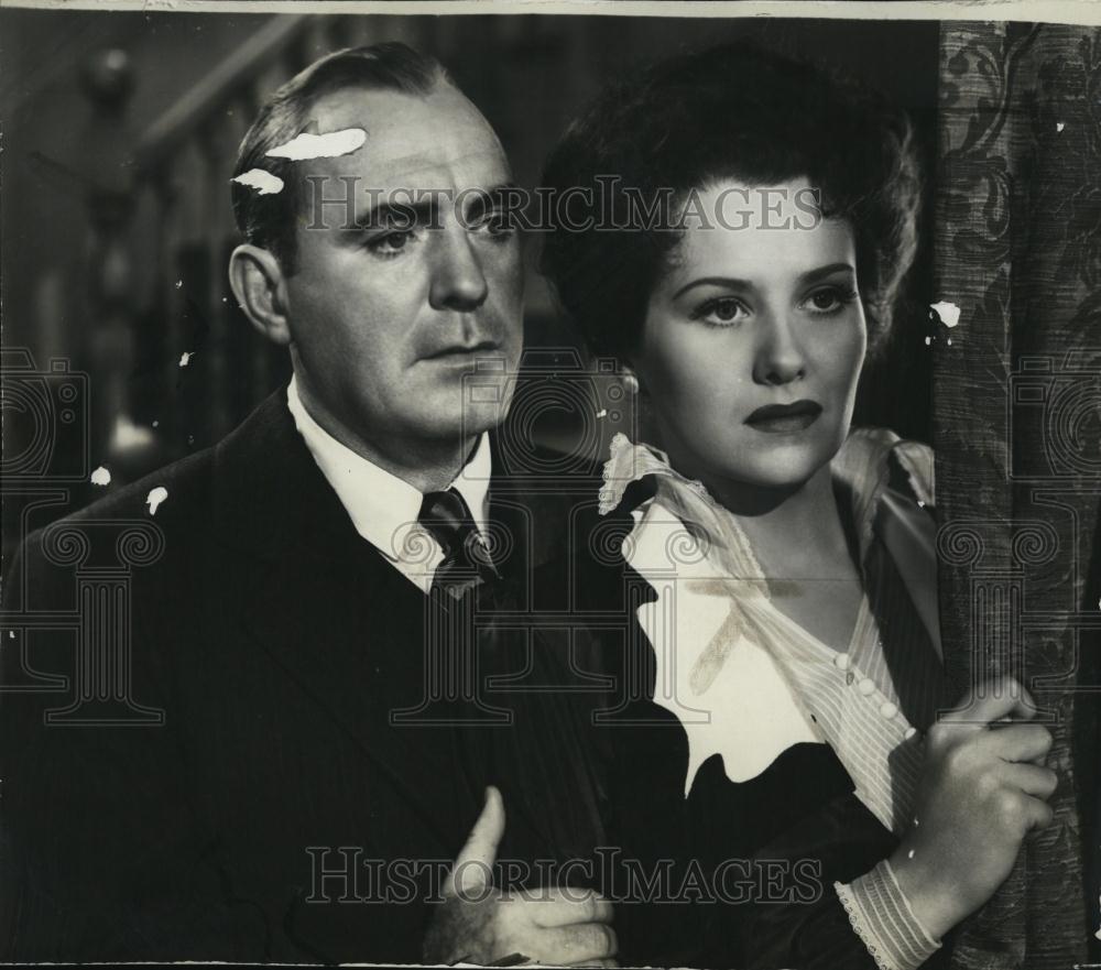 1943 Press Photo Pat O&#39;Brien &amp; Ruth Warrick star in &quot;The Iron Major&quot; - RSL08727 - Historic Images