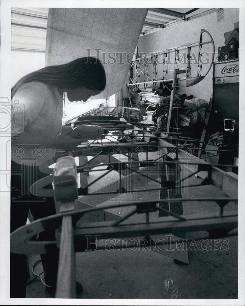 1973 Press Photo Manufacturer with screwdriver woman - RSL65957 - Historic Images