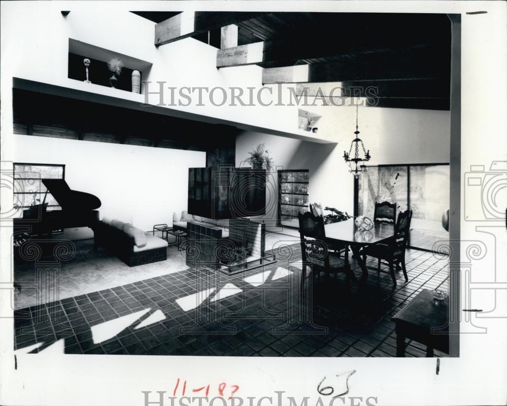 1976 Press Photo Copper hooded fireplace in living room home decoration - Historic Images