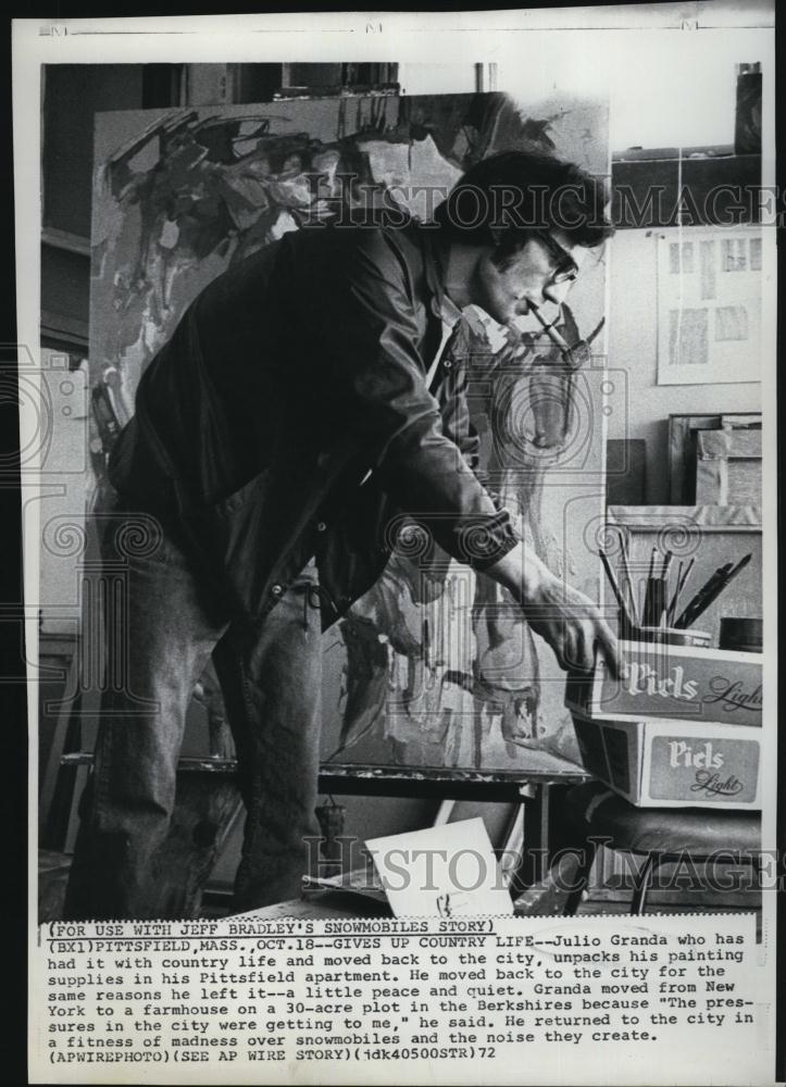 1972 Press Photo Artist Julio Granda Unpacking Painting Supplies - RSL82949 - Historic Images