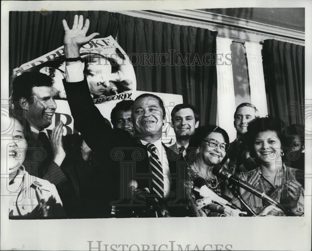 1978 Press Photo Senator Edward Brooke campaigning - RSL88911 - Historic Images