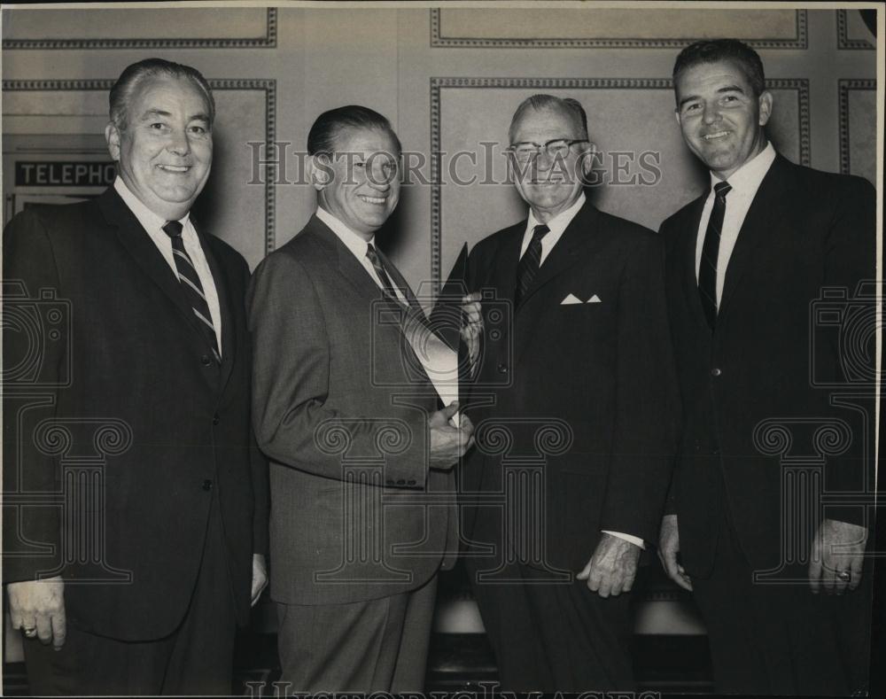 1966 Press Photo Governor John Volpe of Massachusetts Supporting Bay United - Historic Images