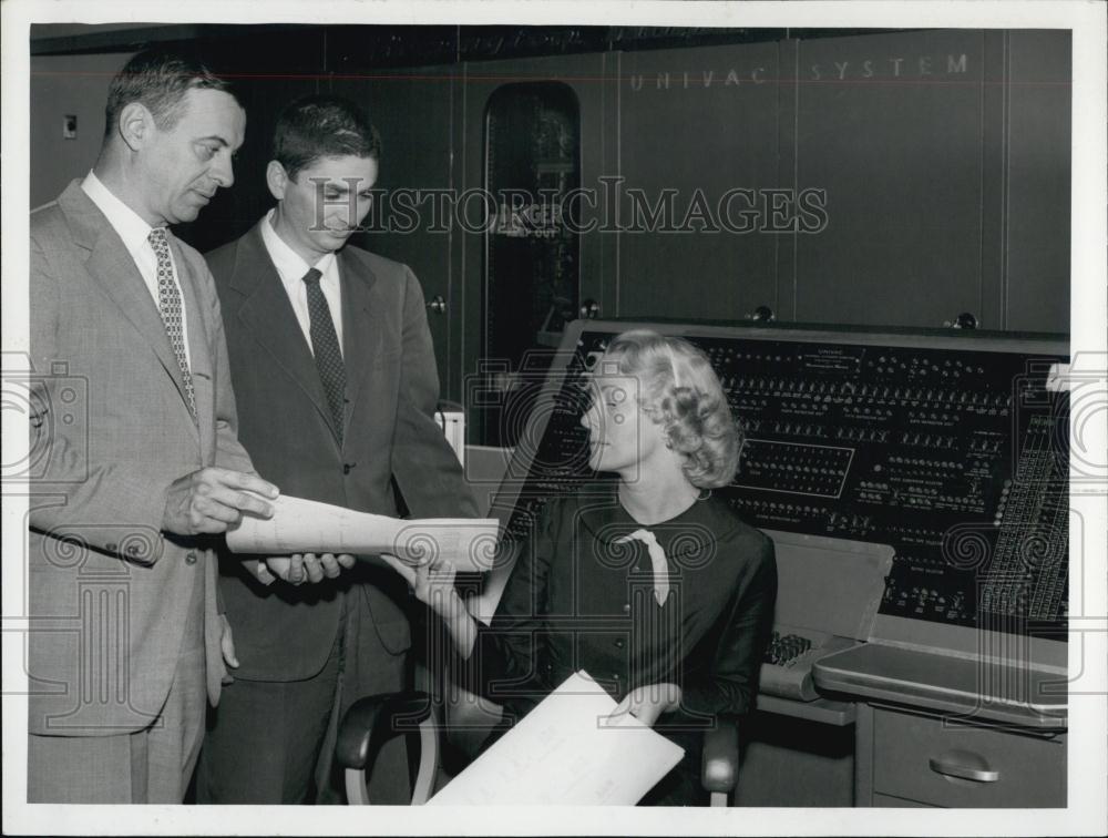 1960 Press Photo Purdue Professor John Day, Harold Bierman, Barbara Merrill - Historic Images