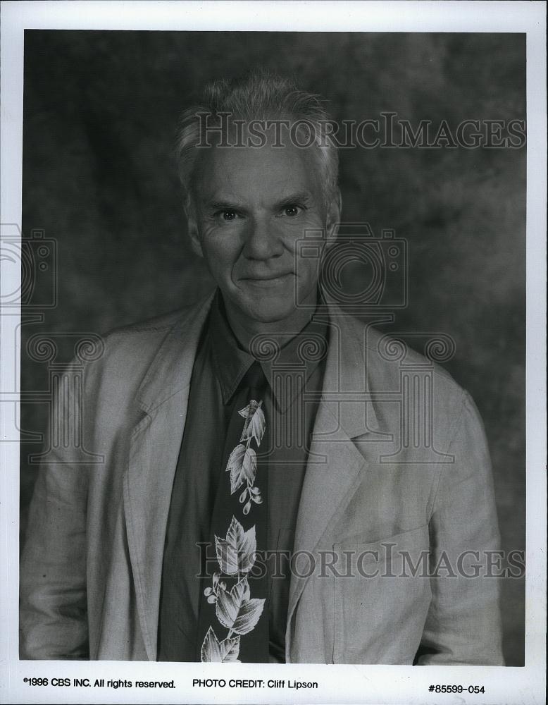 1999 Press Photo Actor Malcolm McDowell in &quot;Pearl&quot; - RSL81365 - Historic Images