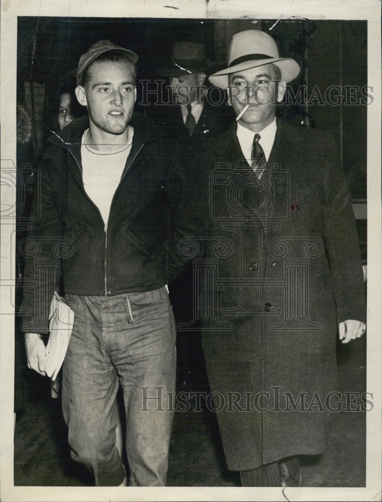 1941 Press Photo Herbert CoxJr Alleged Murderer with Sheriff Walter Bennington - Historic Images