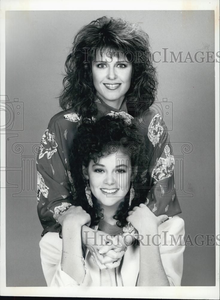 Press Photo Actress Felice Schachter &amp; Pam Dawber for a film - RSL00901 - Historic Images