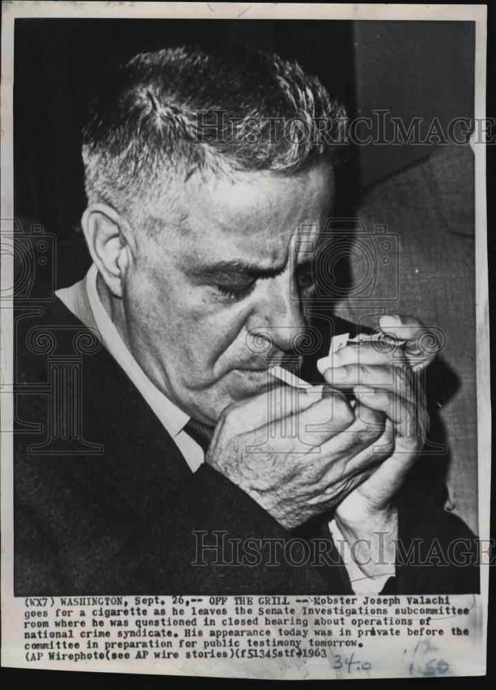 1963 Press Photo Mobster Joseph Valachi Smoking Cigarette During Investigation - Historic Images