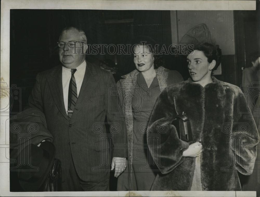 1950 Press Photo Mrs G C Watson,Eileene Curly &amp; atty RBarrett - RSL06717 - Historic Images