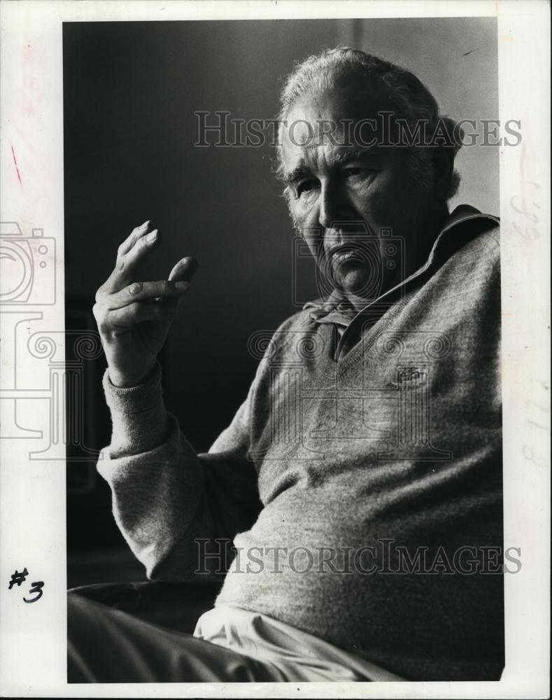 1985 Press Photo Malcolm Toon Maverick Diplomat Speaking About Career - Historic Images