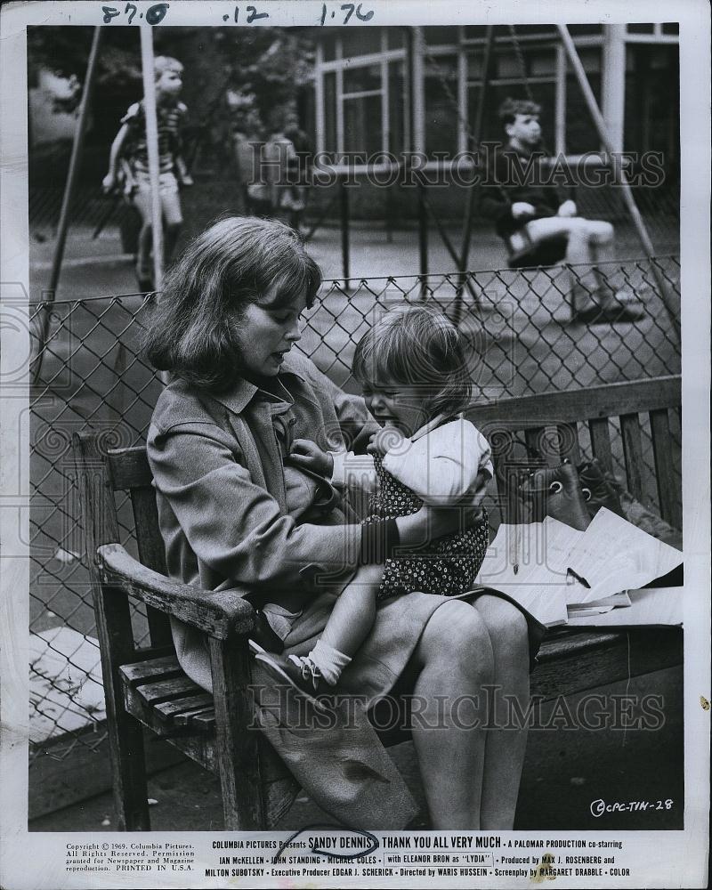 1969 Press Photo Actress Sandy Dennis in &quot;Thank You All Very Much&quot; - RSL81459 - Historic Images