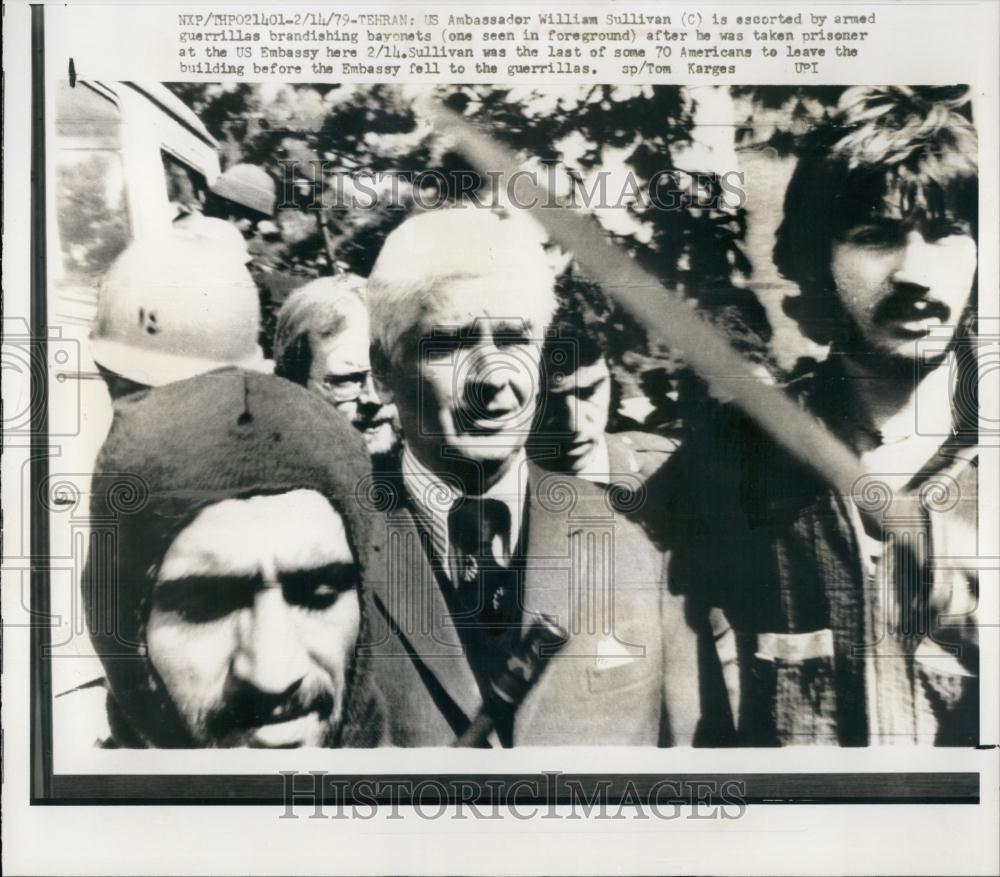 1979 Press Photo Us Amb William Sullivan &amp; gurellias in Teheran - RSL66273 - Historic Images