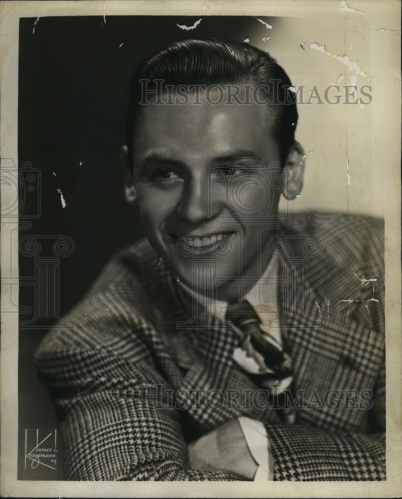 1945 Press Photo Bill Tabbert Billion Dollar Baby Actor - RSL82701 - Historic Images