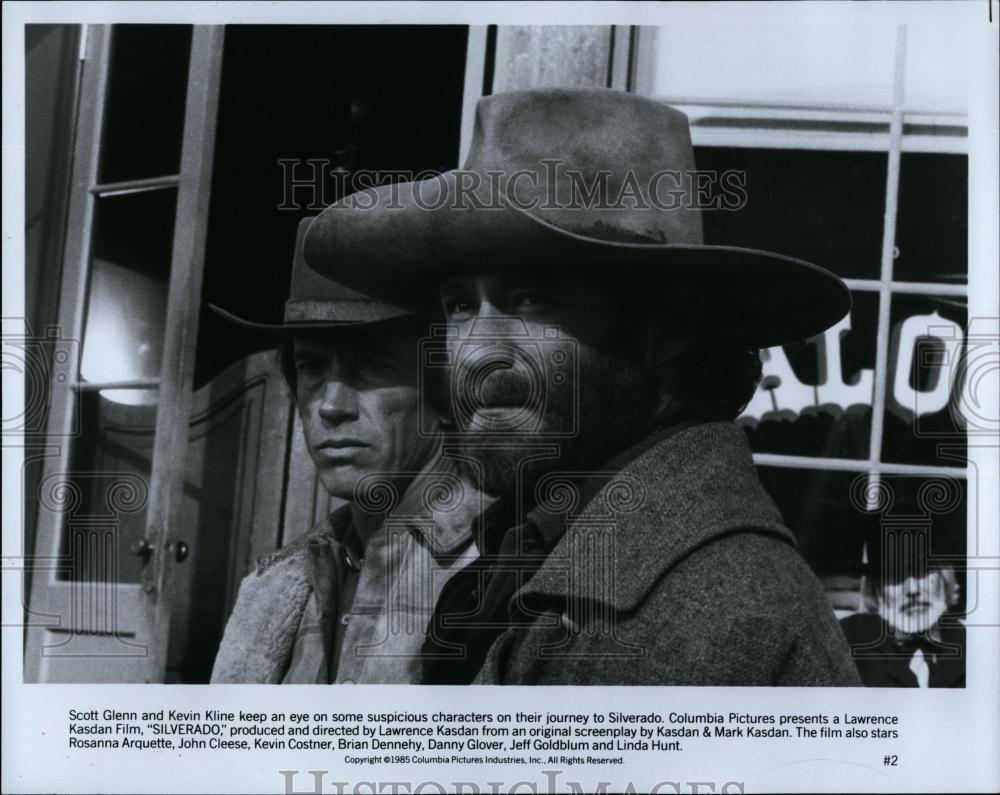 1985 Press Photo Scott Glenn, Kevin Kline, "Silverado" - RSL84885 - Historic Images