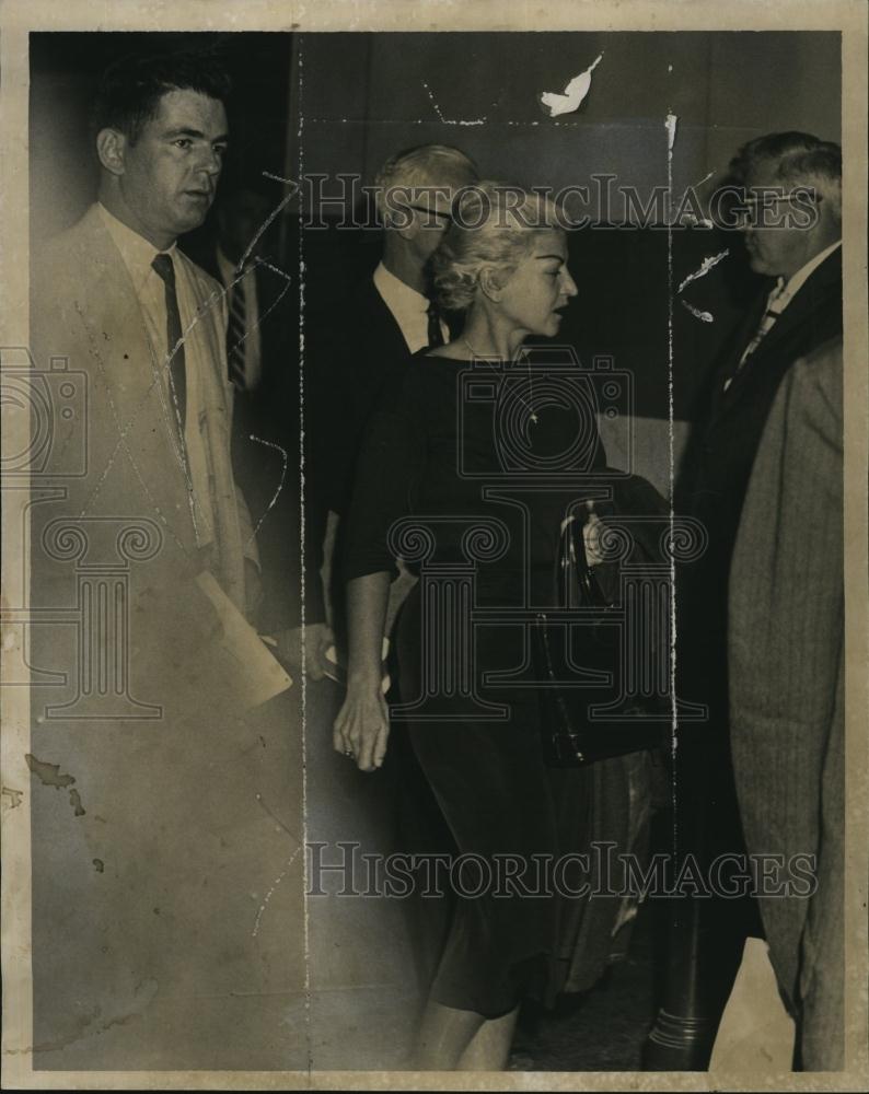Press Photo Actress Gloria De Paree at court with her atty - RSL79103 - Historic Images