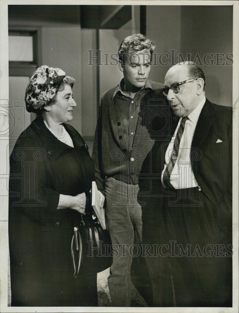 1961 Press Photo Gertrude Berg Actress Skip Ward Sir Cedric Hardwicke First Test - Historic Images