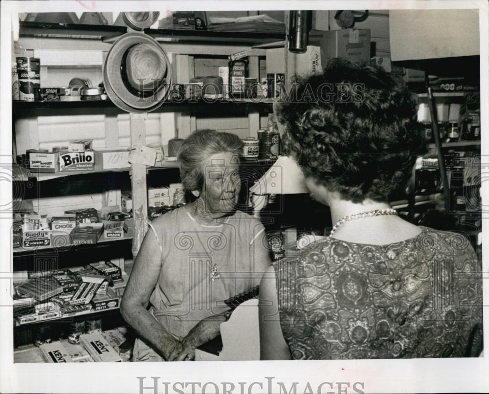 1963 Press Photo Julia Weldon Operator Ways of Weldon Shop Pass-a-Grille Speaks - Historic Images