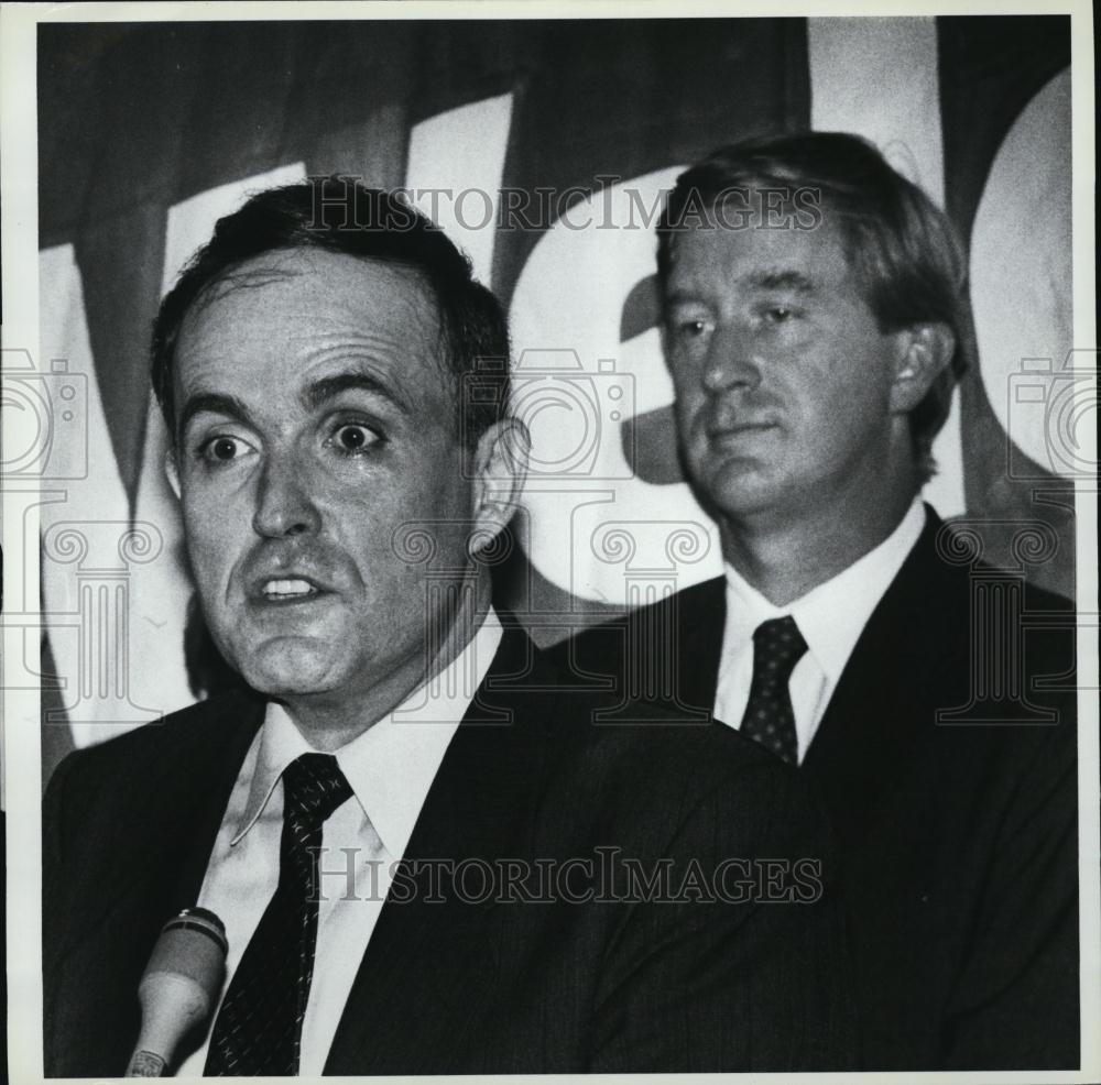 1990 Press Photo Former US Atty Rudolph Guilliani William Weld endorse ...