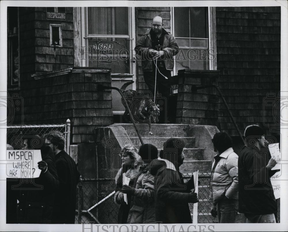 1980 Press Photo Hyde Park&#39;s Charlie McCarthy at his River Street Home - Historic Images