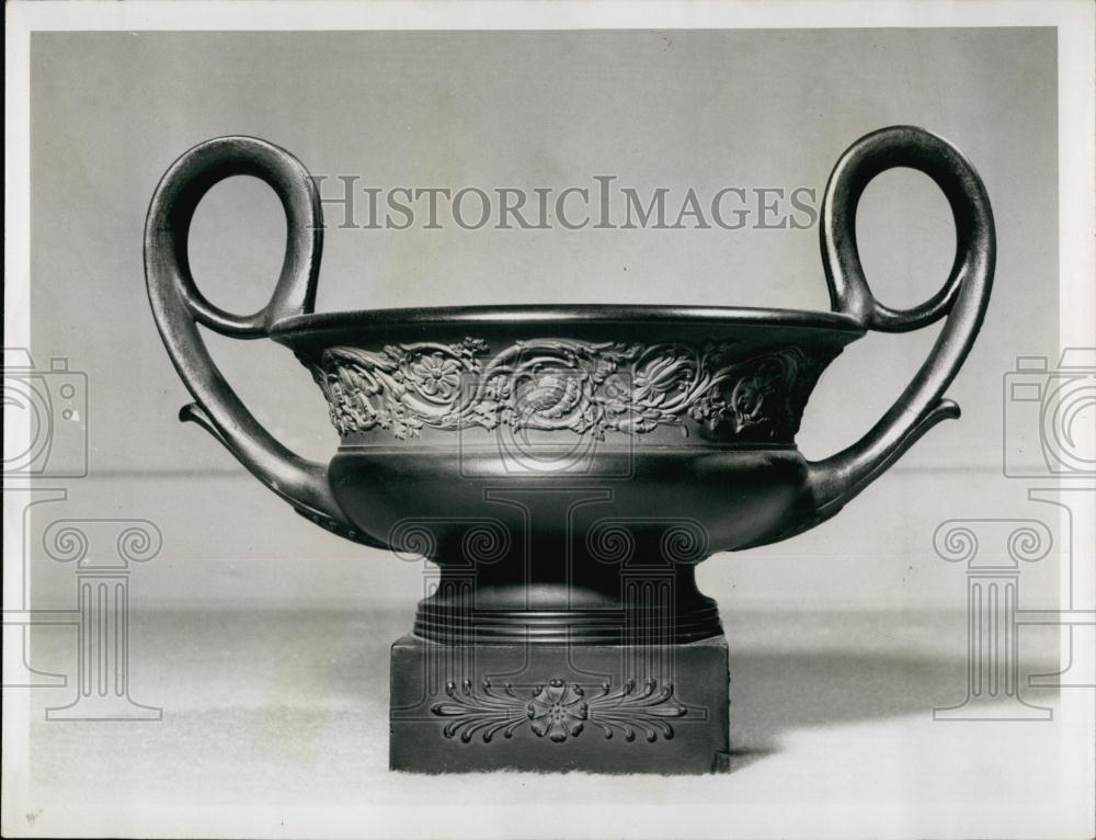 Press Photo Decorative Metal Vase on Sculpted Stand - RSL67075 - Historic Images