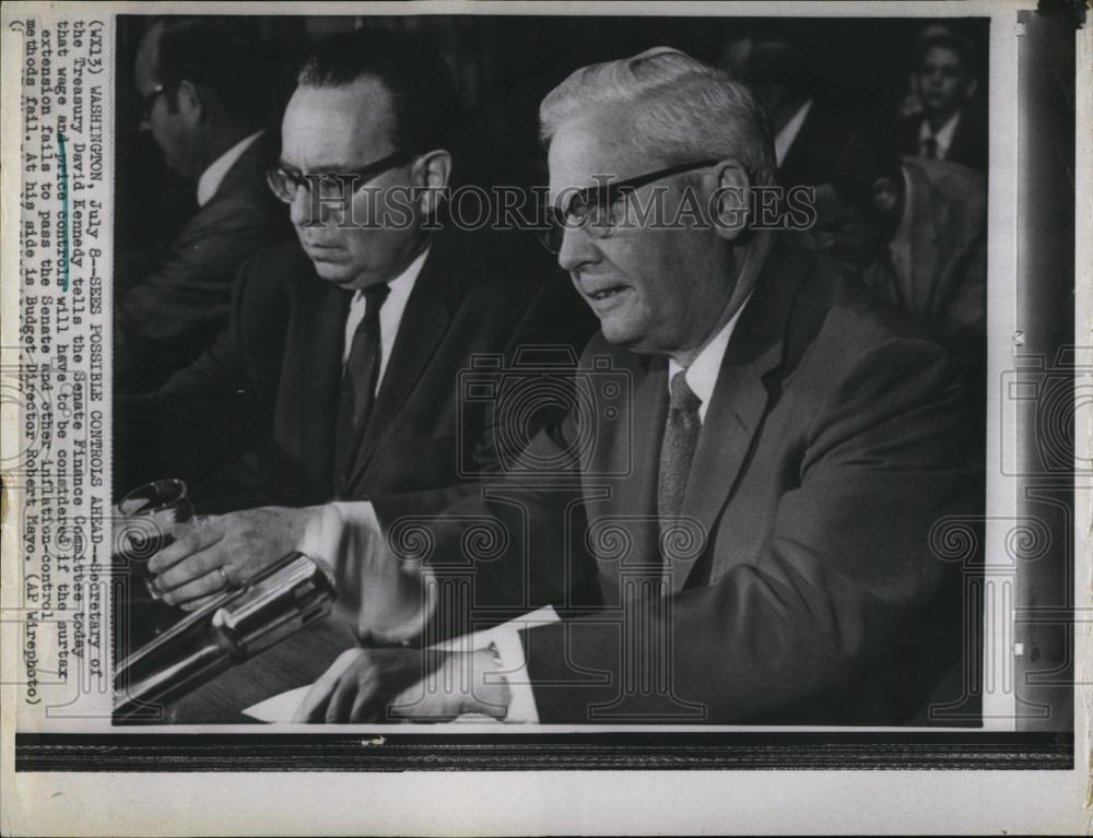 1977 Press Photo Secretary of the Treasury, David Kennedy &amp; Robert Mayo - Historic Images