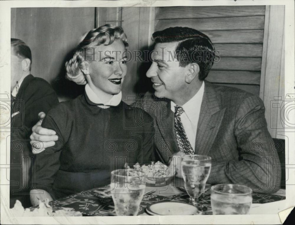1955 Press Photo Actor Jack Webb &amp; bride Dorothy Towne - RSL00851 - Historic Images