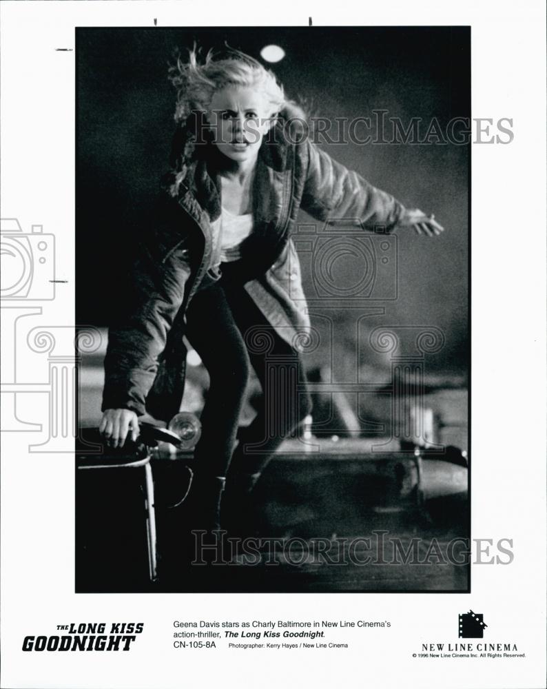 1996 Press Photo Actress Gena Davis As Charly In &quot;The Long Kiss Goodnight&quot; - Historic Images