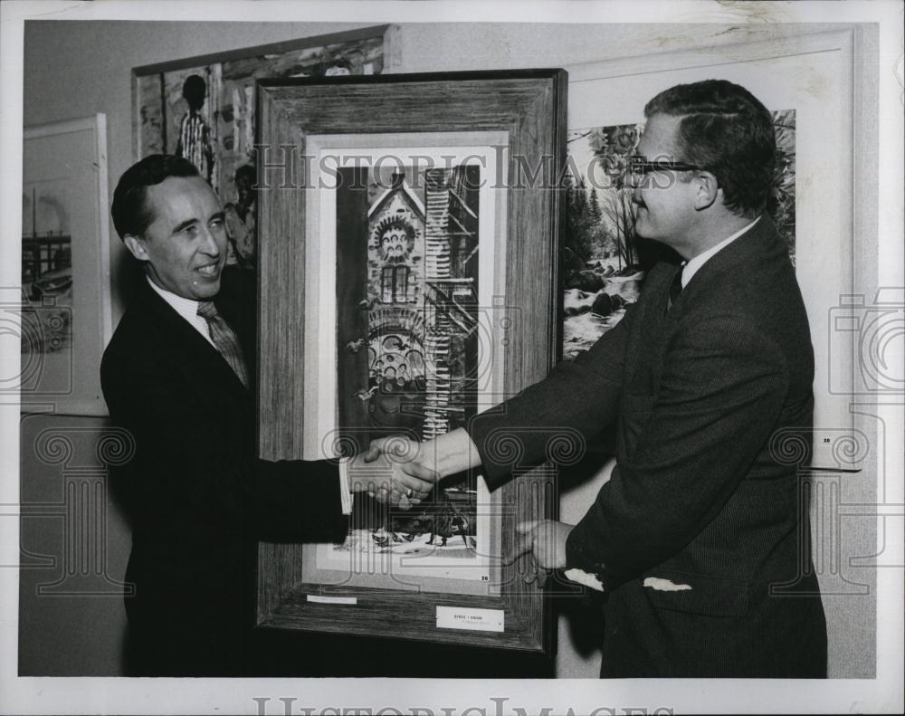 1958 Press Photo Robert Perrin & Elwood Blankenship at art exhibit - RSL88263 - Historic Images