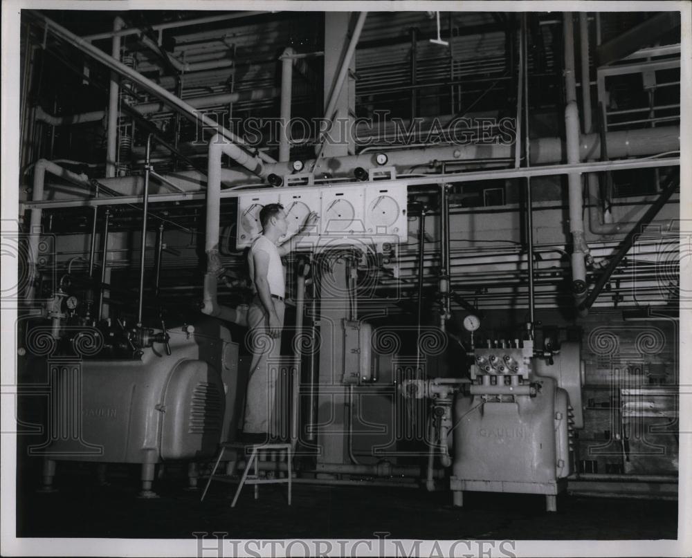 Press Photo Victor Chemical Plant - RSL98411 - Historic Images