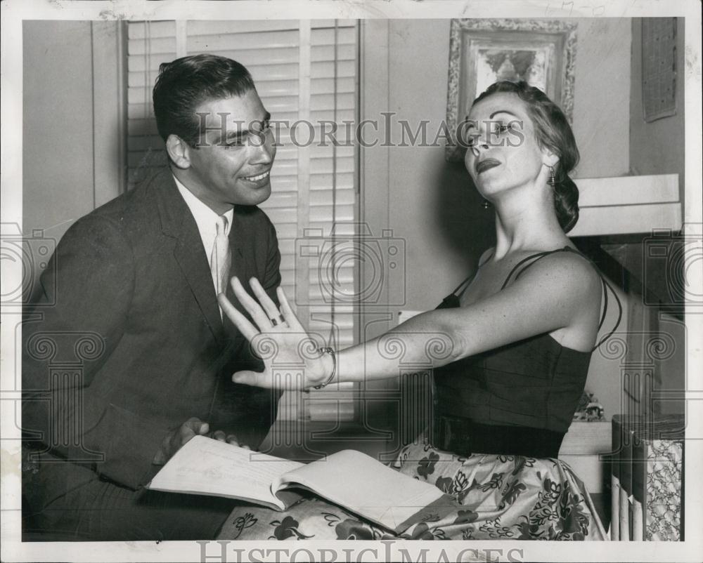 1953 Press Photo Lee Lindsey and Virginia Oswald in "Kiss Me Kate" - RSL00109 - Historic Images