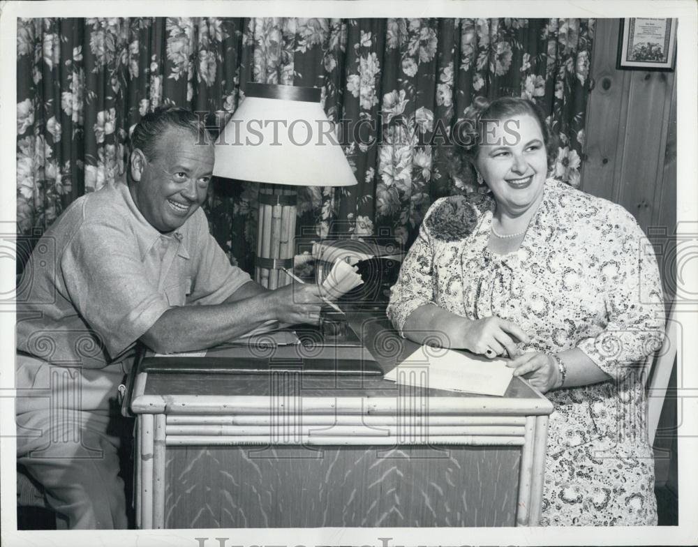 1950 Press Photo "Kate Smith Show" Kate Smith & Ted Collins - RSL04885 - Historic Images