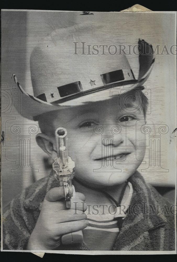 1967 Press Photo Milos Jovanovic after Open heart surgery wearing a cowboy dress - Historic Images