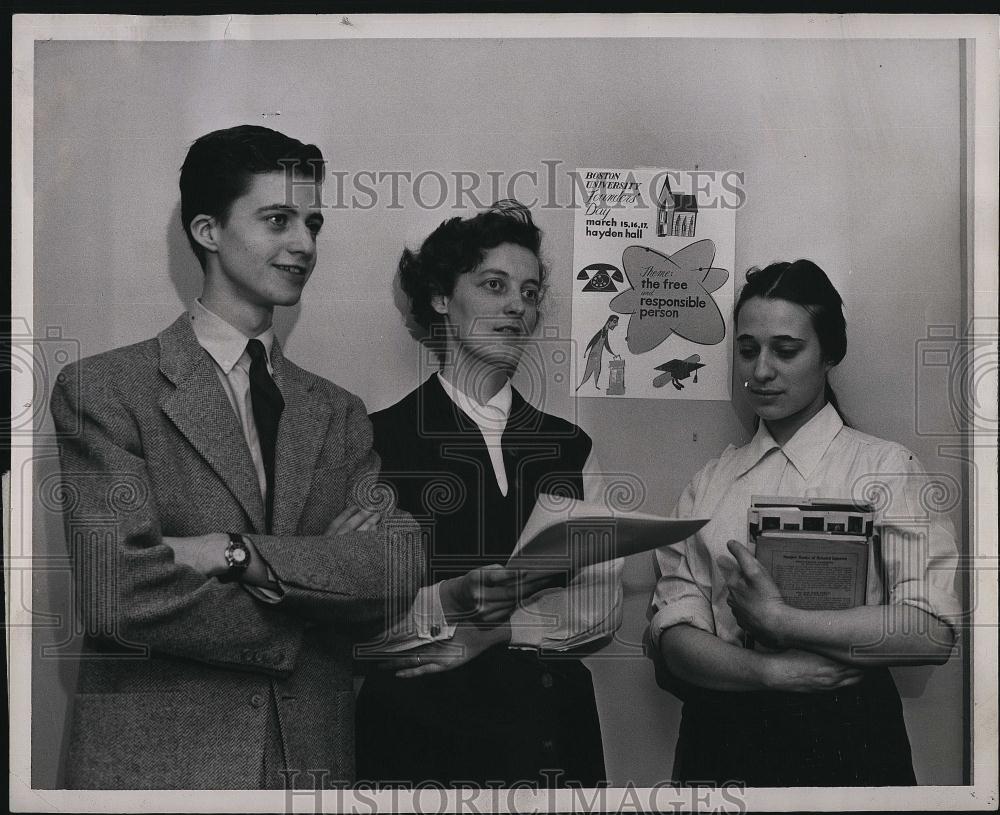 1955 Press Photo Winners of Boston University Student essay - RSL85655 - Historic Images