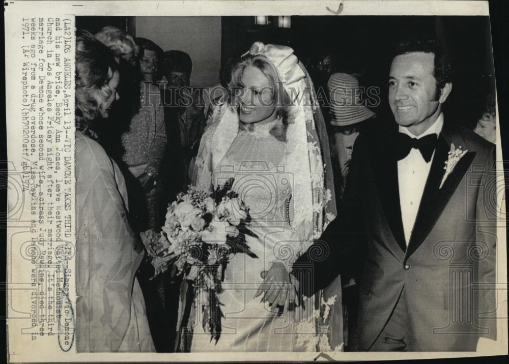 1974 Press Photo Singer Vic Damone &amp; Bride Becky Ann Jones - RSL07207 - Historic Images