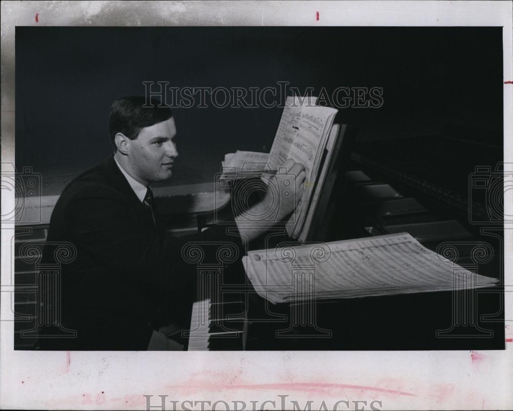 1967 Press Photo Ron Paquette, Dixie Hollins HS senior &amp; composer - RSL96747 - Historic Images