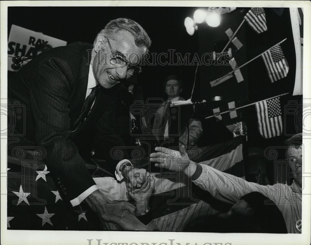 1984 Press Photo Massachusetts politician Ray Shamie campaigning - RSL39833 - Historic Images