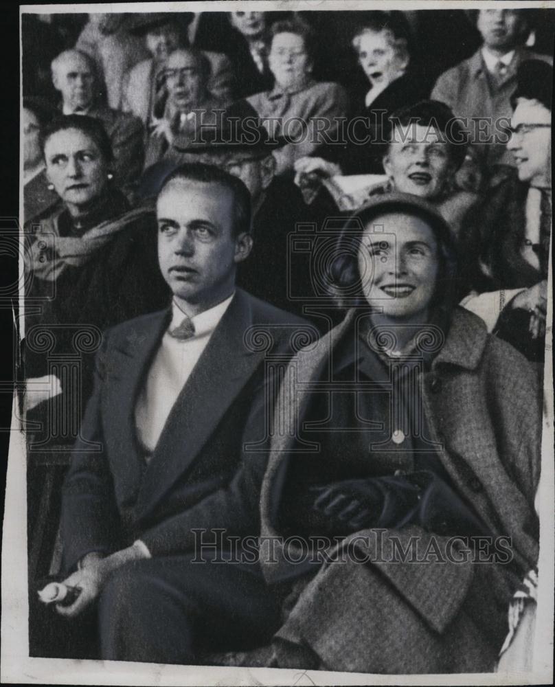 1961 Press Photo Dr Mrs Coles Watching Football Game Bowdoin College President - Historic Images