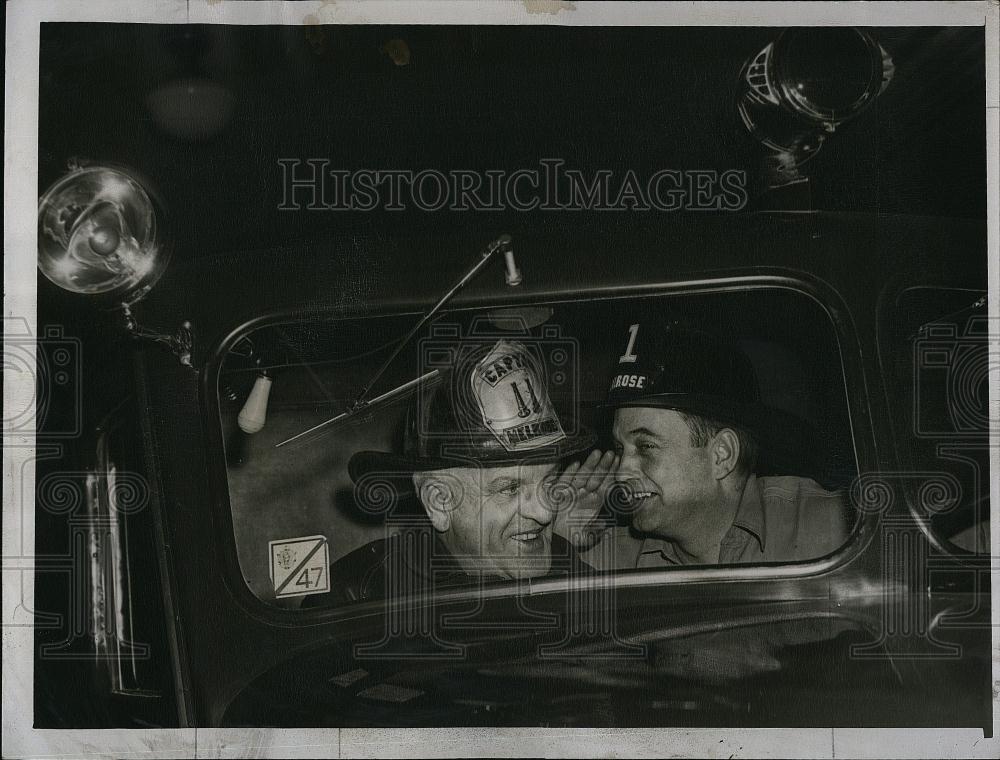 1948 Press Photo Driver Harold Champion whisper Goodluck to CaptGeorge Marshall - Historic Images