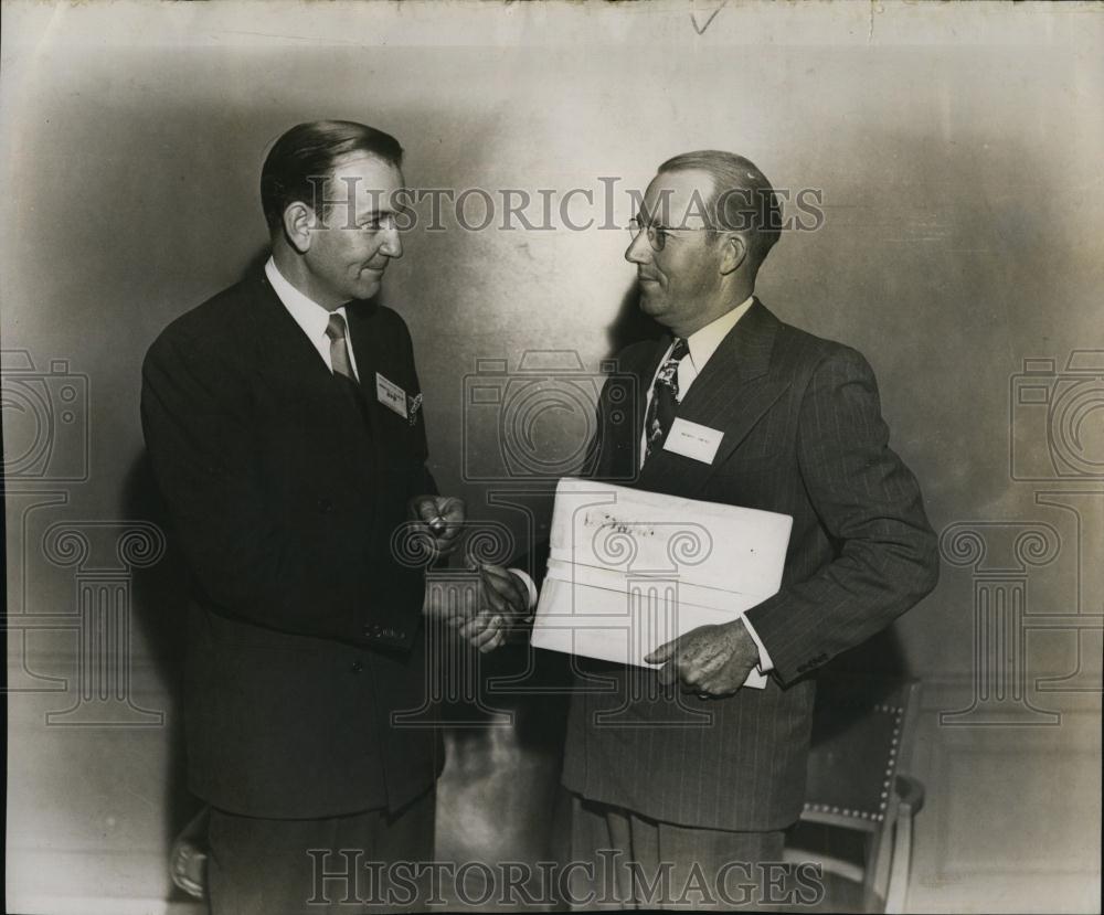 1949 Press Photo Bayard LOwens honored as his 25 years with Standard Brand Inc - Historic Images