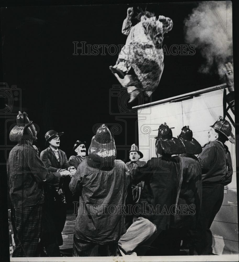 1965 Press Photo Bruce McCabe That&#39;s Me Arrow Fireman&#39;s Routine - RSL46763 - Historic Images