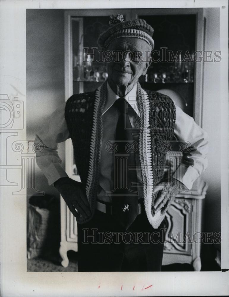 1977 Press Photo Phil Cahill, 93 still dances an Irish Jig - RSL93327 - Historic Images