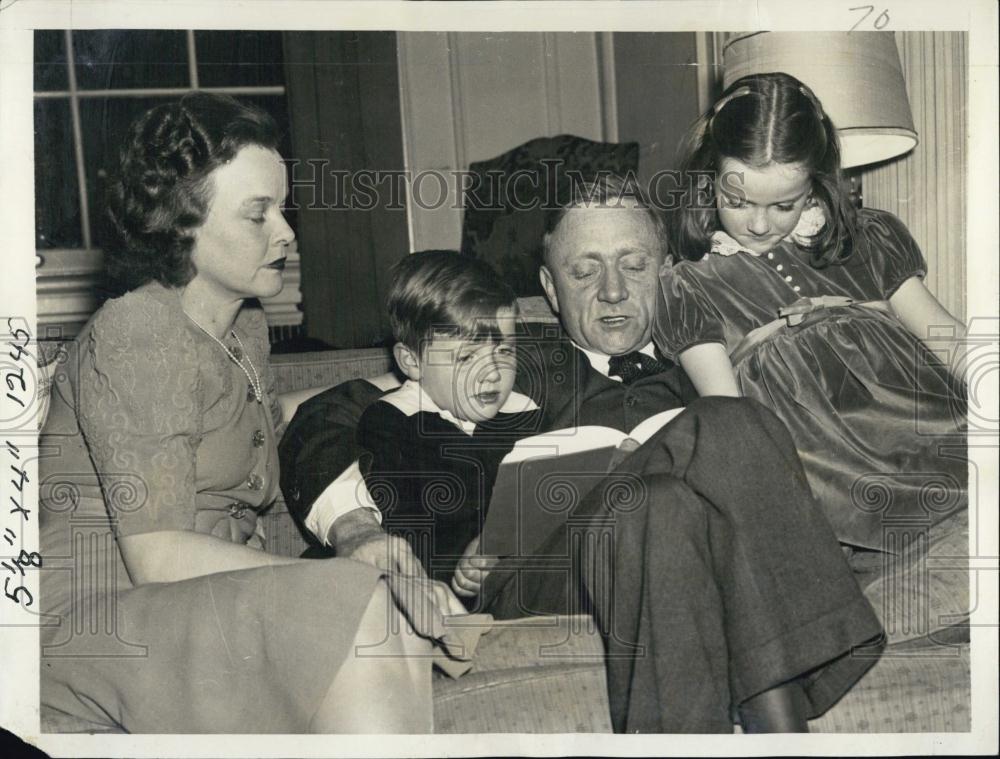 1939 Press Photo Supreme Court Nominee William Douglas With His Family - Historic Images